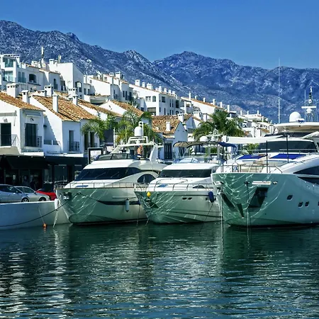 Center 100m From The - Happy Apartament