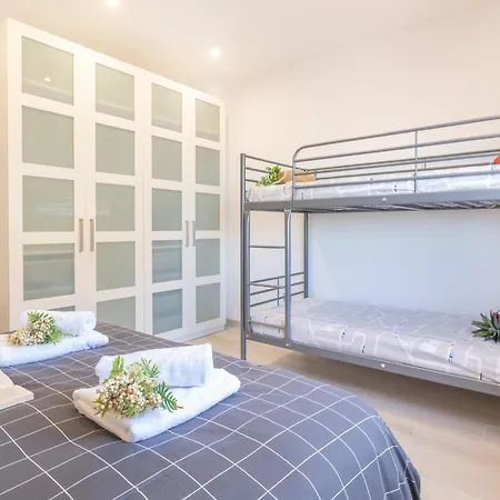 Apartment Center 100m From The - Happy