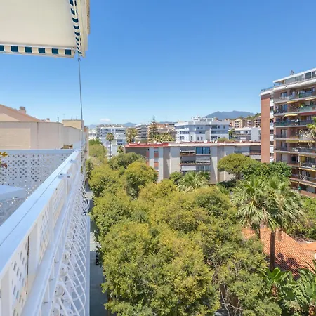 Center 100m From The - Happy *