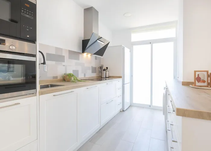 Center 100m From The - Happy *