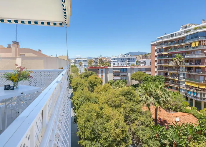 Center 100m From The - Happy *